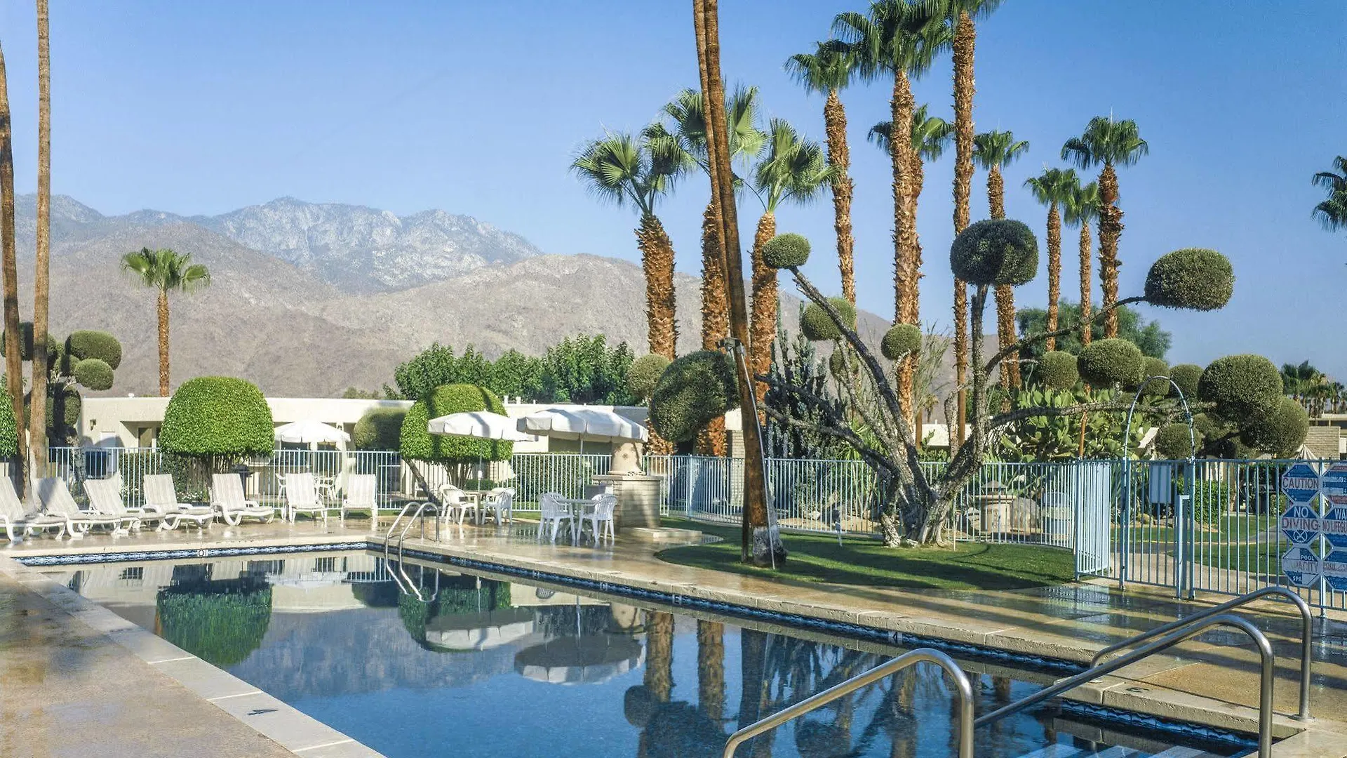 Desert Isle Resort بالم سبرينغس